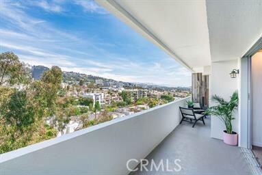 Foto del edificio - 838 N Doheny Dr