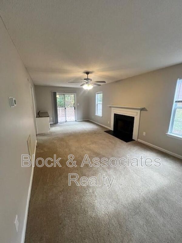 Foto del edificio - 304 W Wyatts Pond Ln