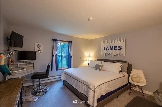 Building Photo - 202 Fox Hollow Rd