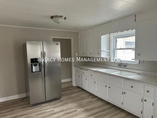 Foto del edificio - 962 Lakeview Dr