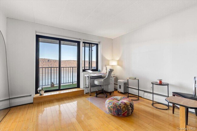 Foto del edificio - 1085 Warburton Ave