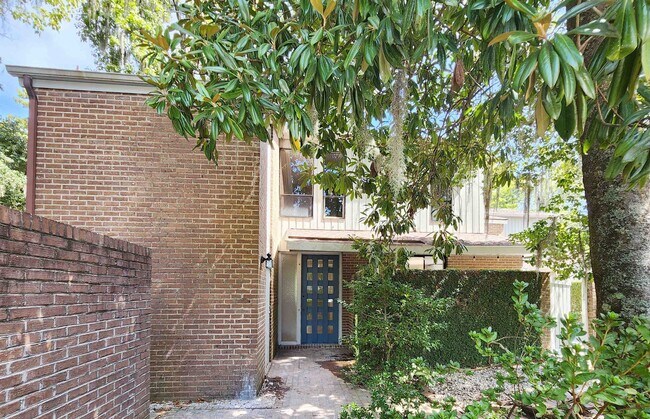 Foto del edificio - 25 Chapel Creek Rd