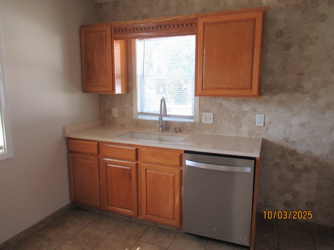 Building Photo - 400 Watrous Ave