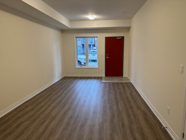 Photo du bâtiment - Fantastic 2-Bed + Den Condo for Rent in Pickering