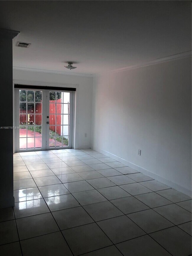 Foto del edificio - 19319 NW 54th Ct