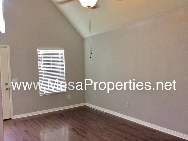 Building Photo - 14605 Woodland Dr