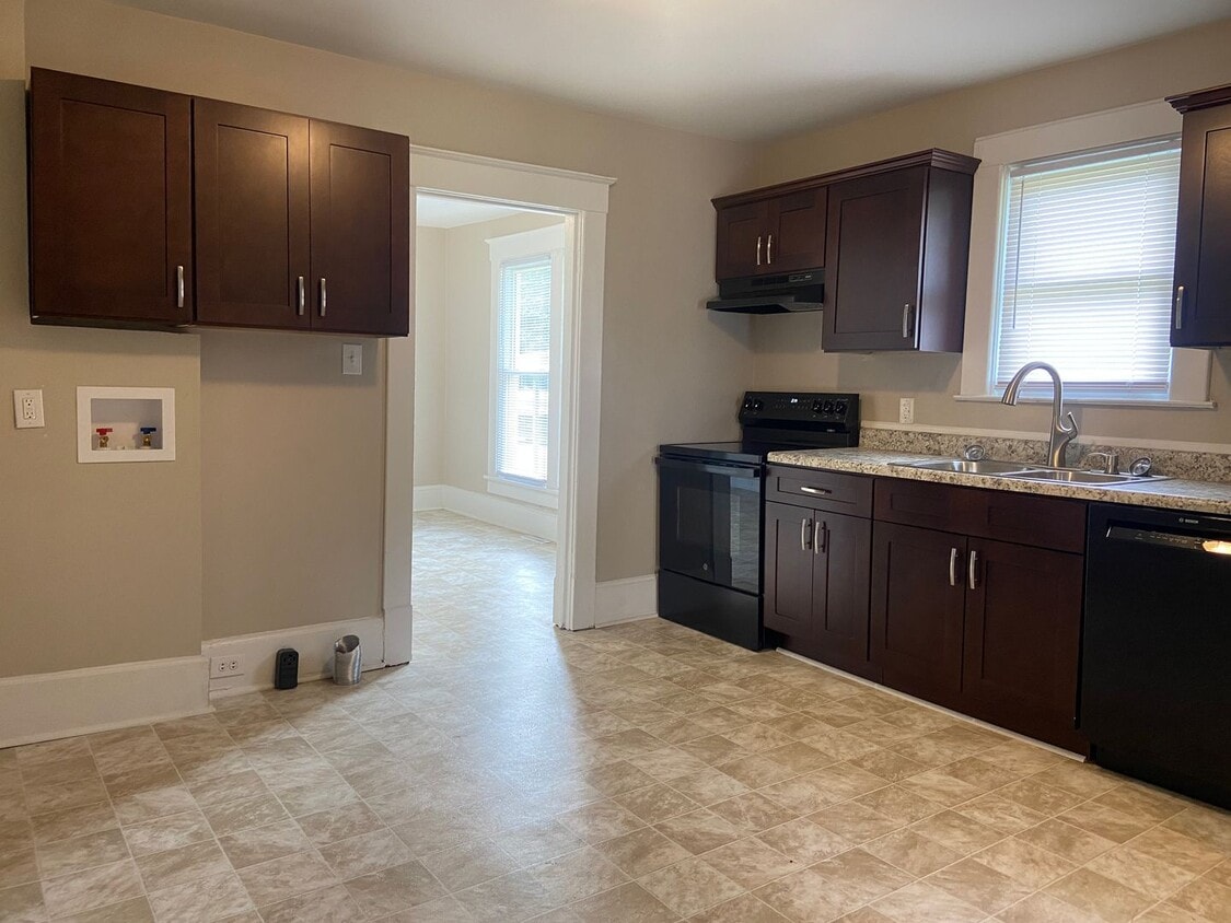 3909 Peterson Ave, Greensboro, NC 27405 - Casa en renta en Greensboro, NC |  Apartments.com, image size:1125x844