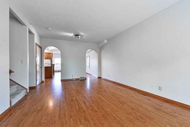 Building Photo - 3 Bedroom/3.5 Bath Duplex Located in Tuxed...