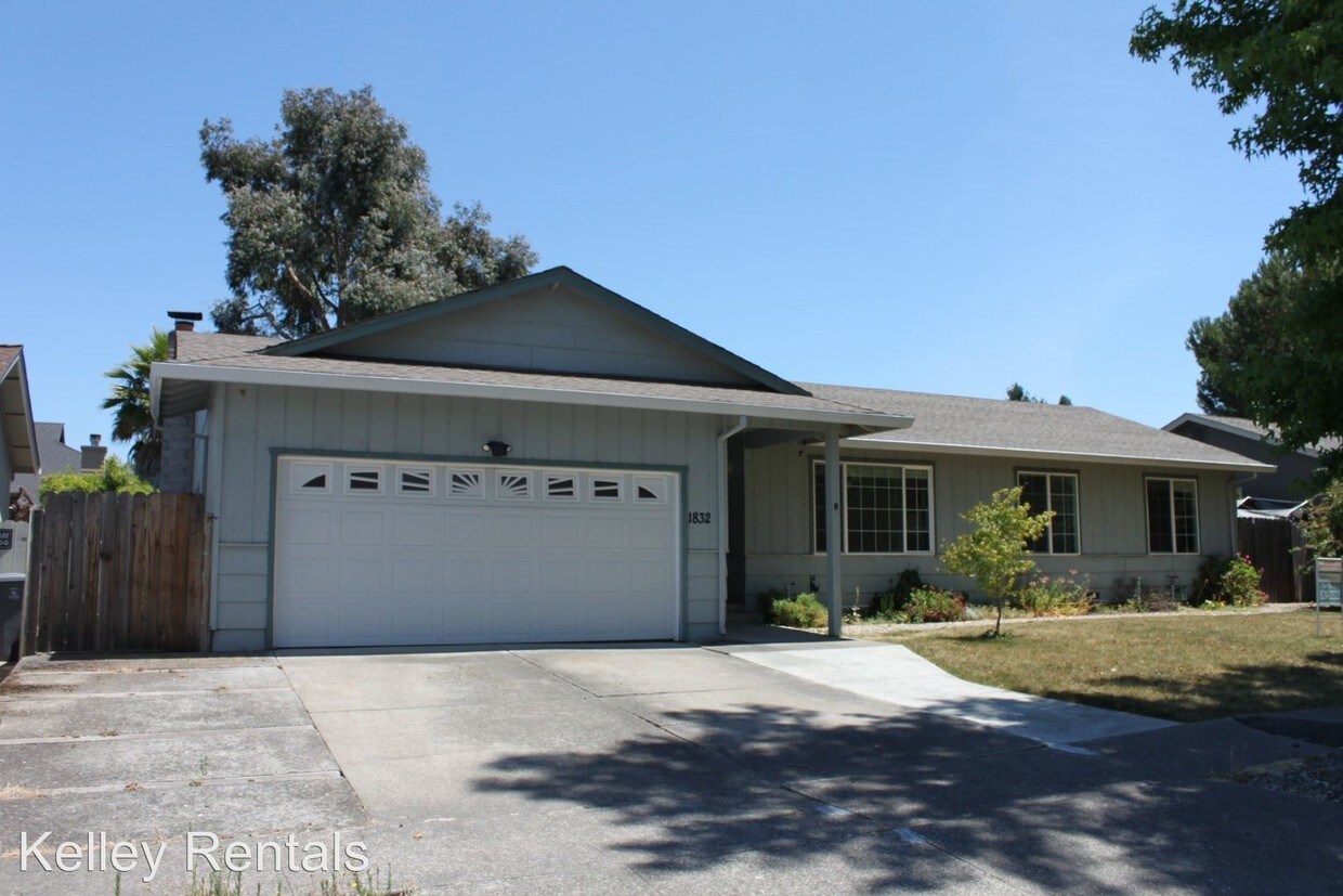 Foto principal - 3 br, 2 bath House - 1832 Holiday St