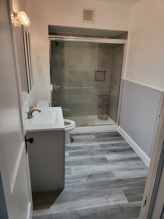 Foto del edificio - 18204 Detroit Ave