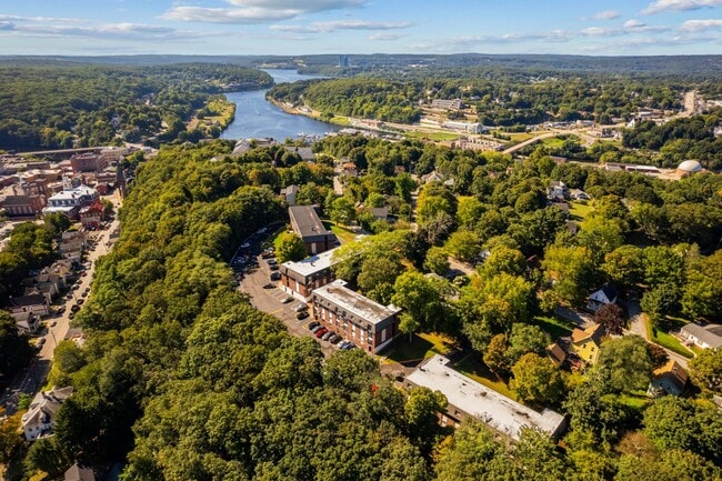 Building Photo - Cedar Glen Apartments