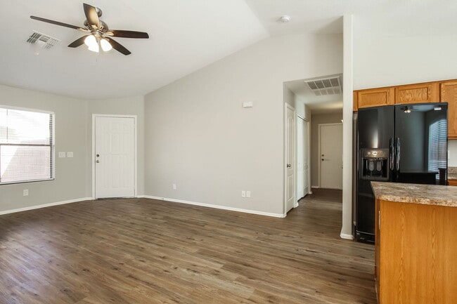 Foto del edificio - 11017 W Wilshire Dr