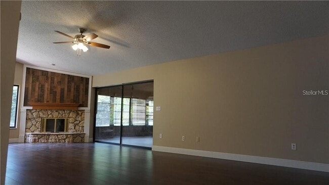 Building Photo - 1085 Cottonwood Ct