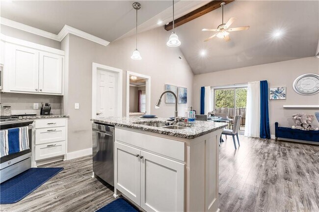 Building Photo - 1805 Woodhause Cir
