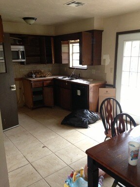 Building Photo - 706 S Meadow Ln