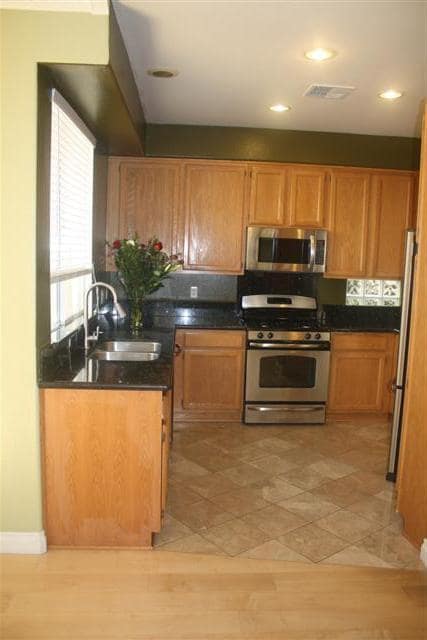 Foto del edificio - 26045 Frampton Ave