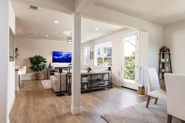 Building Photo - Beautiful Three Bedroom Home in East Garrison