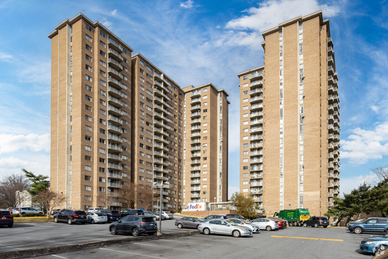 Primary Photo - Presidential Towers