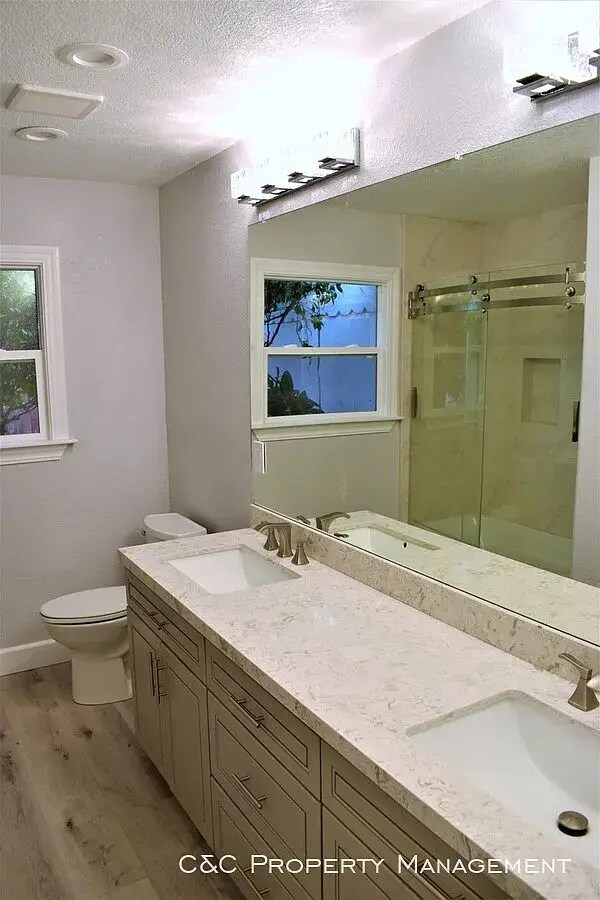 hallway bathroom - 326 Spar Ave