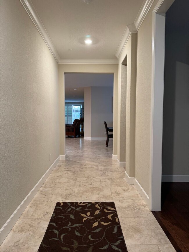 Foto del edificio - Immaculate Roseville property with solar!