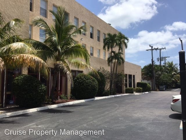 Building Photo - 2716 S Dixie Hwy