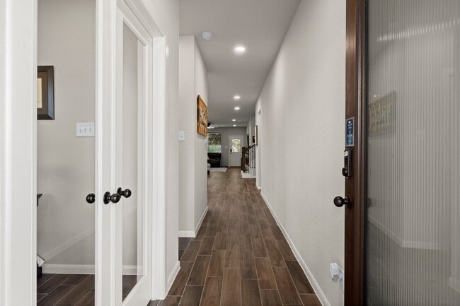 Foto del edificio - 104 Winged Elm Ct