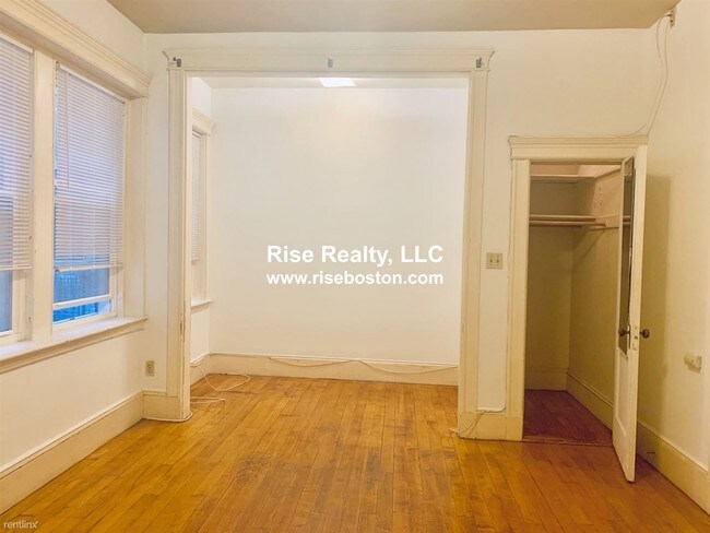 Foto del edificio - Studio, 1 bath  - 46 Westland Ave Apt 7A