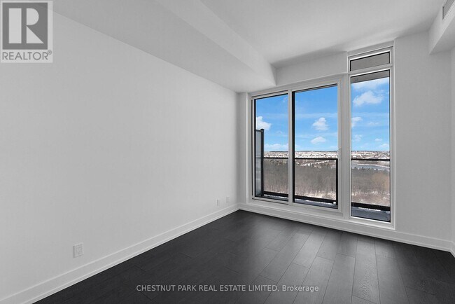 Photo du bâtiment - 215 Veterans Drive