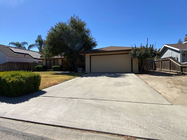 Building Photo - Old Style Charm home with pool Available Now!