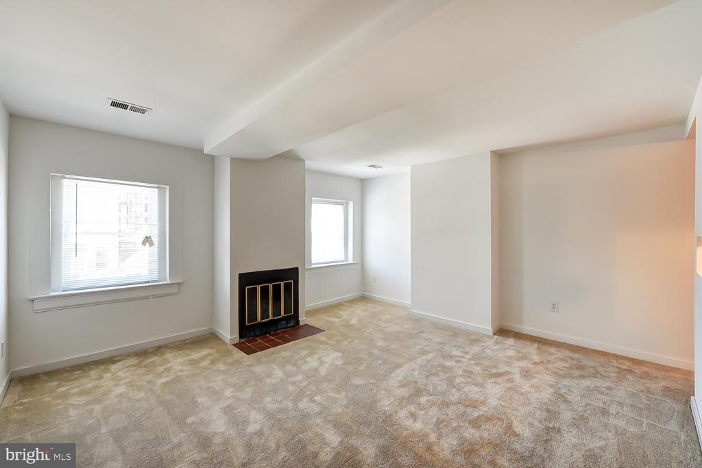 Foto principal - 2441 18th St NW
