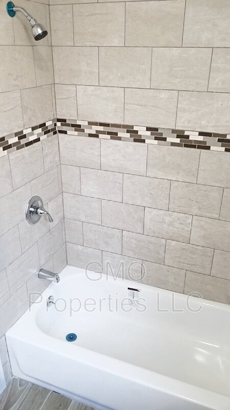 Foto del edificio - 211 N Kilbourn Ave