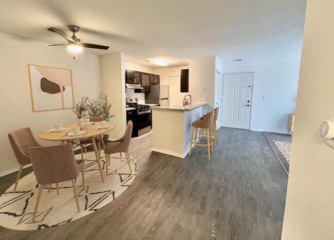 Pisos de tablones de vinilo - Meadowood Park Apartments