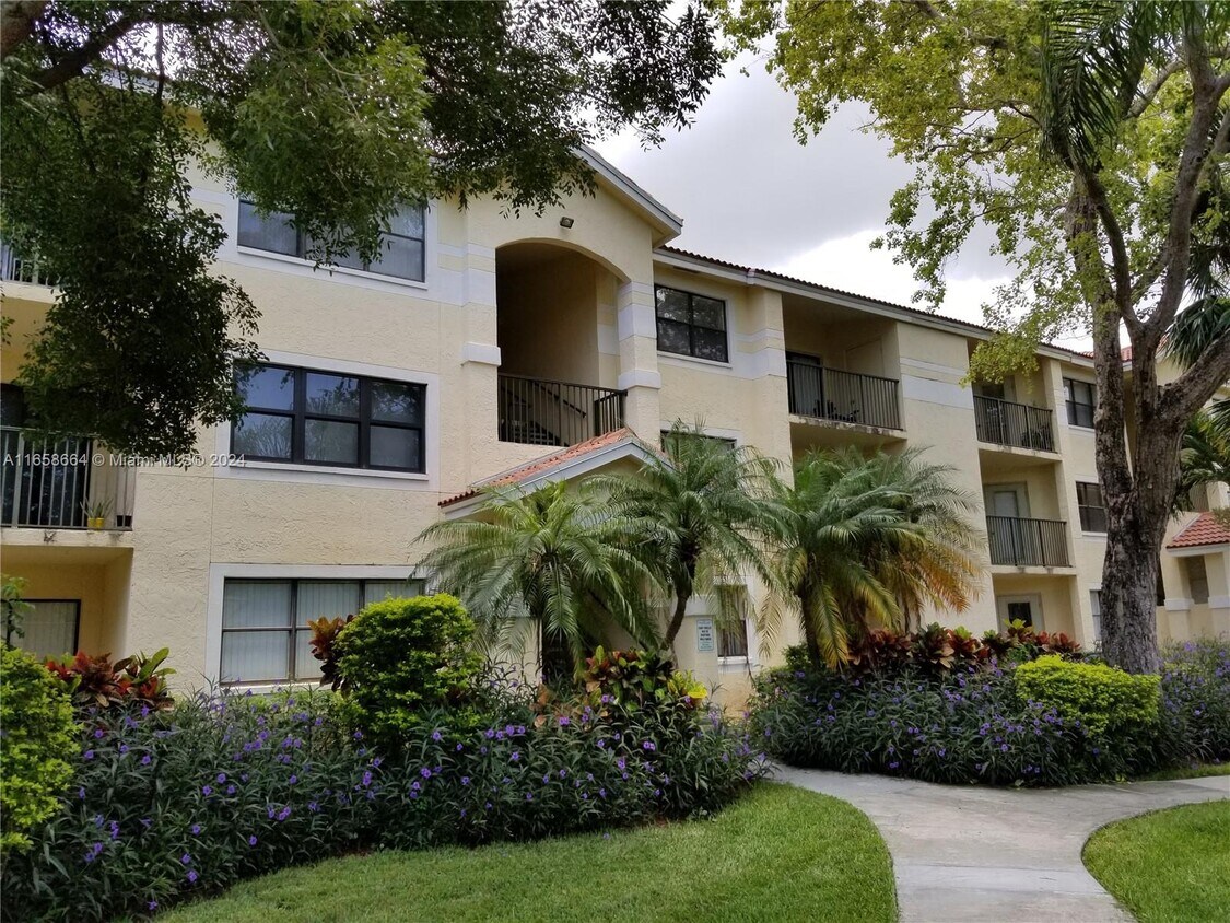 Foto principal - 550 S Park Rd