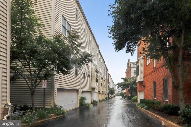 Foto del edificio - 11034 Amherst Ave