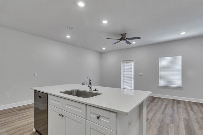 Building Photo - New 3 Bedrooms in Gulf Breeze!!