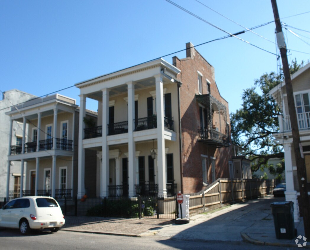 Building Photo - 2026 Prytania St