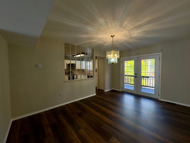 Building Photo - Charming 3Bed/2Full Bath/2 Half Bath in Ra...
