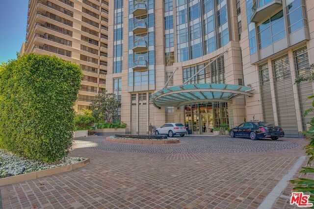 Building Photo - 10776 Wilshire Blvd