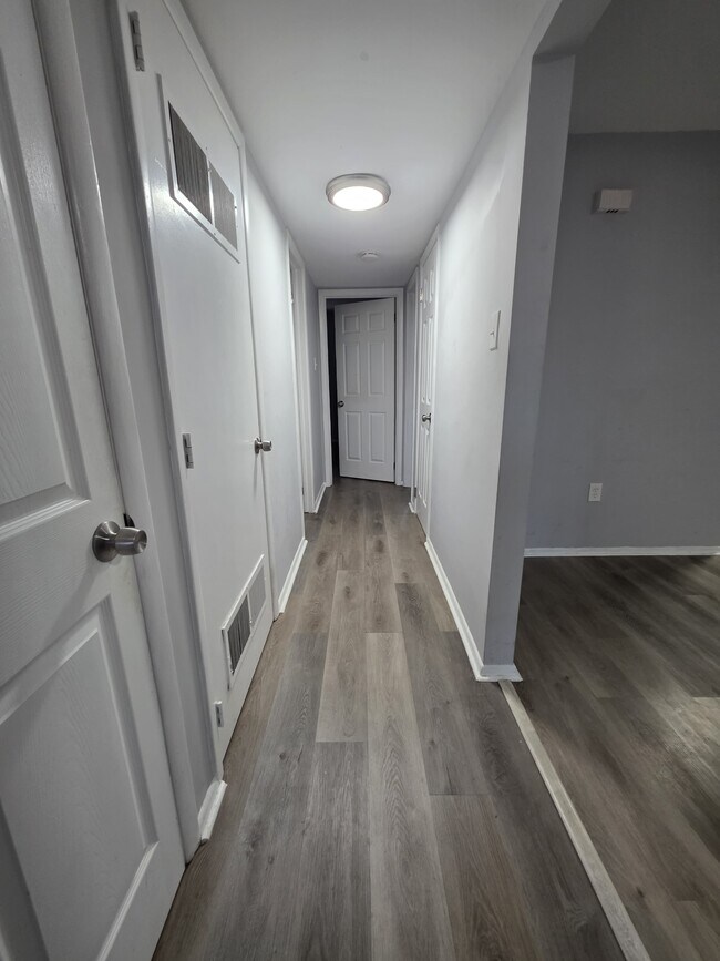 Building Photo - 122 Chelsea Cir