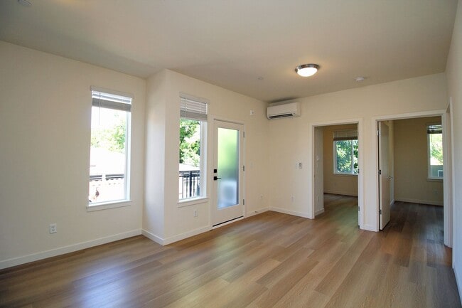 Building Photo - 1111 SE Tenino St