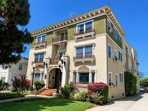 Building Photo - 1935 N Vermont Ave