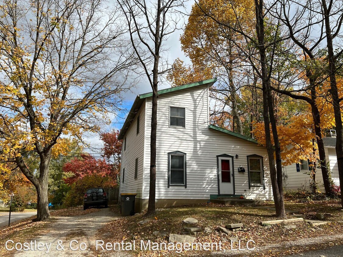3 br, 2 bath House 103 S. Clark Street House Rental in Bloomington
