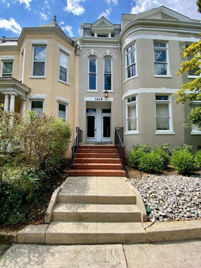 Building Photo - 1625 W Grace St