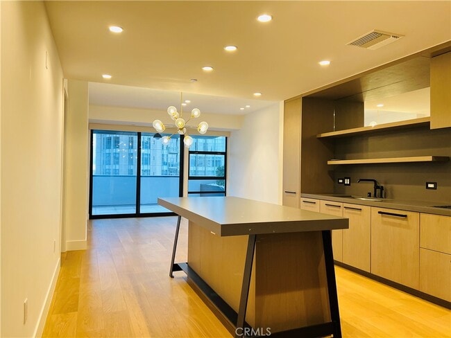 Building Photo - 10777 Wilshire Blvd