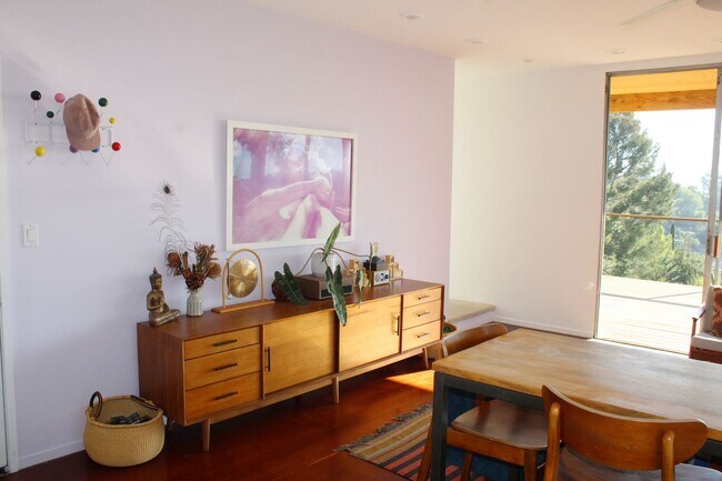 Foto del edificio - Stunning 2 bed/ 2 Bath Mid Century Modern Mount Washington Home with Panoramic Views, Floor to Ce...