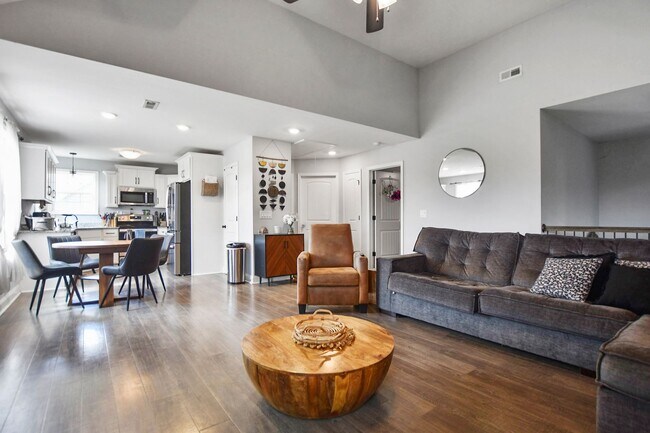 Foto del edificio - Pet Friendly Four Bedroom with Basement!
