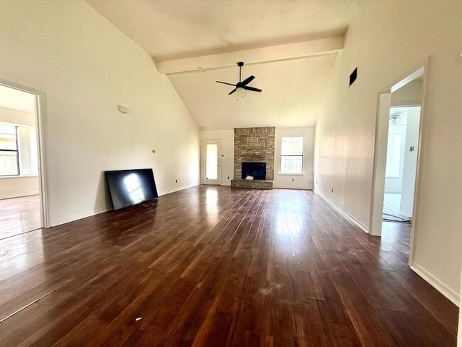 Building Photo - 2107 Willow Way