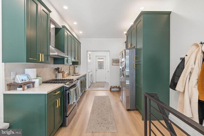 Foto del edificio - 1743 McClellan St