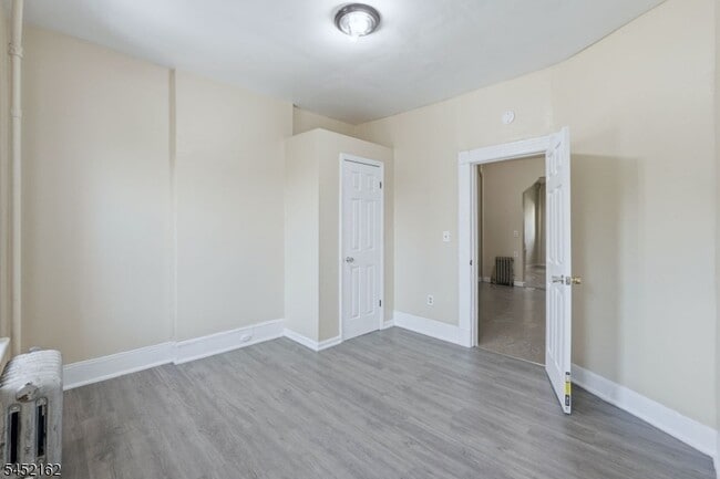 Building Photo - 5 E Monroe St