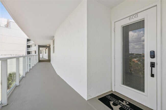 Foto del edificio - 2731 NE 14th Street Causeway